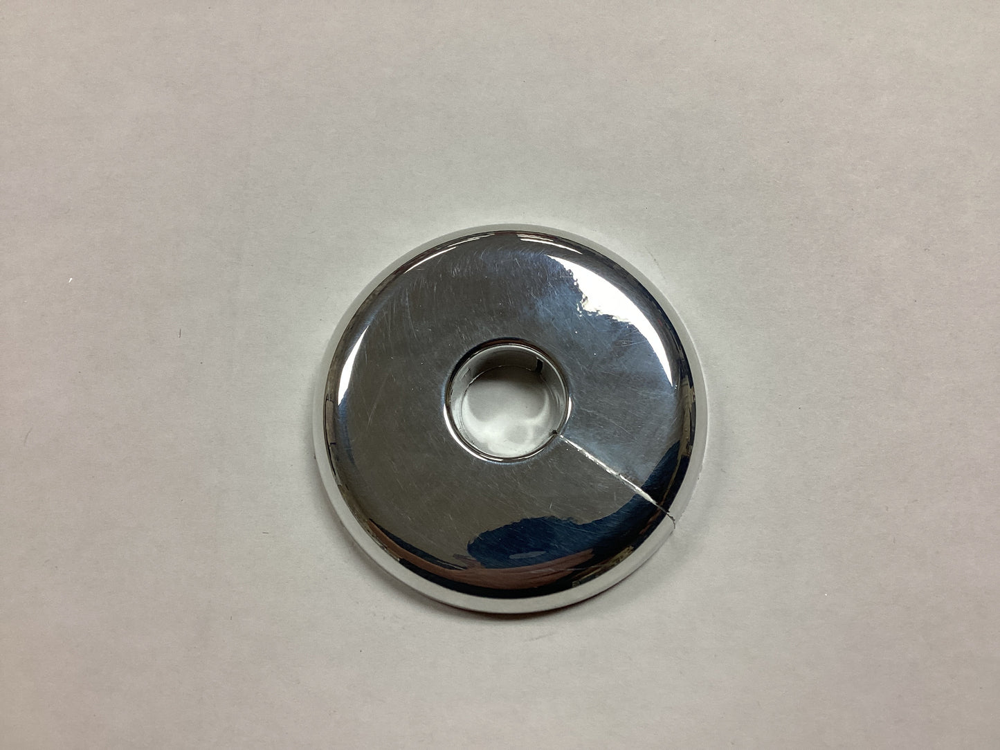 1/2 ESCUTCHEON SPLIT 1731602
